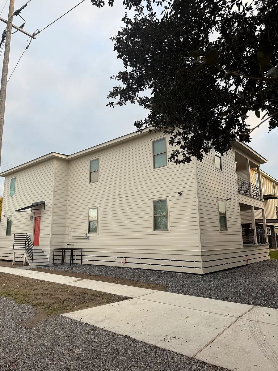 Building Photo - 6242 Vermillion Blvd #42