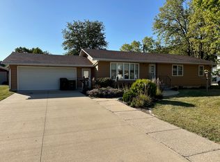 120 S 8th Ave, Winterset, IA 50273
