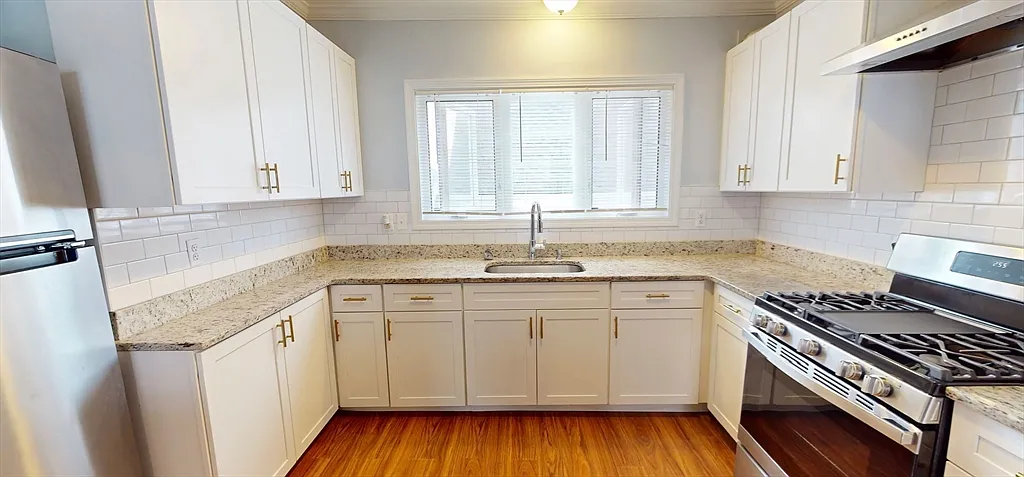 4 bed, 1.0 bath, 977 sqft, $3,350 — Photo 1