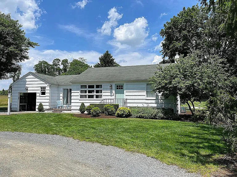 281 Merrick Rd — Photo 11