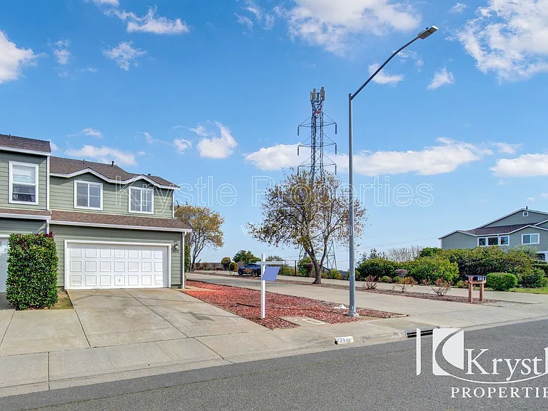 322 Clearpointe Dr — Photo 2