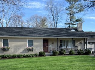 16 Honeybee Ave, Round Hill, VA