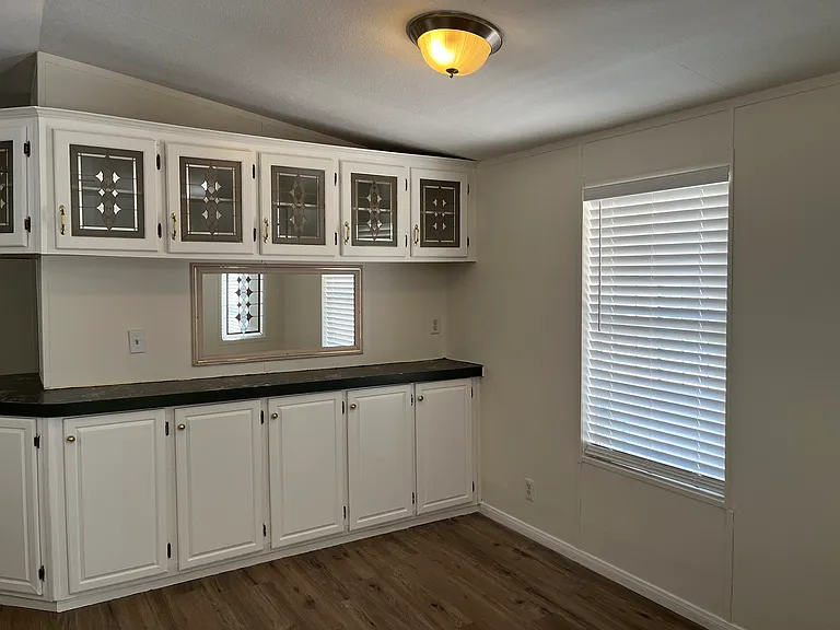 22225 Ellis Ave — Photo 4
