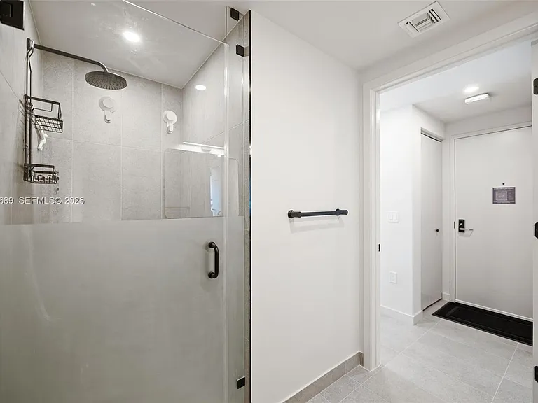 121 NE 5th St #3507 — Photo 8