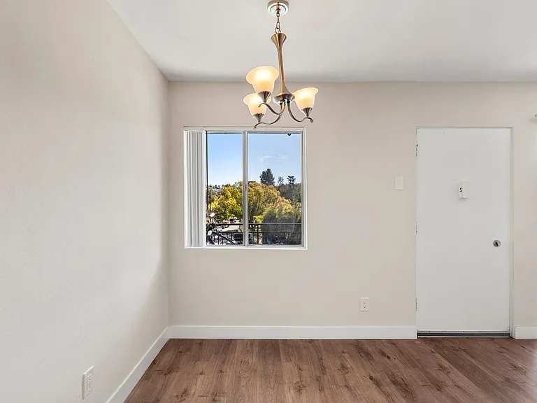 Ave 59 - Highland Park Apartments(Rivendell) — Photo 10