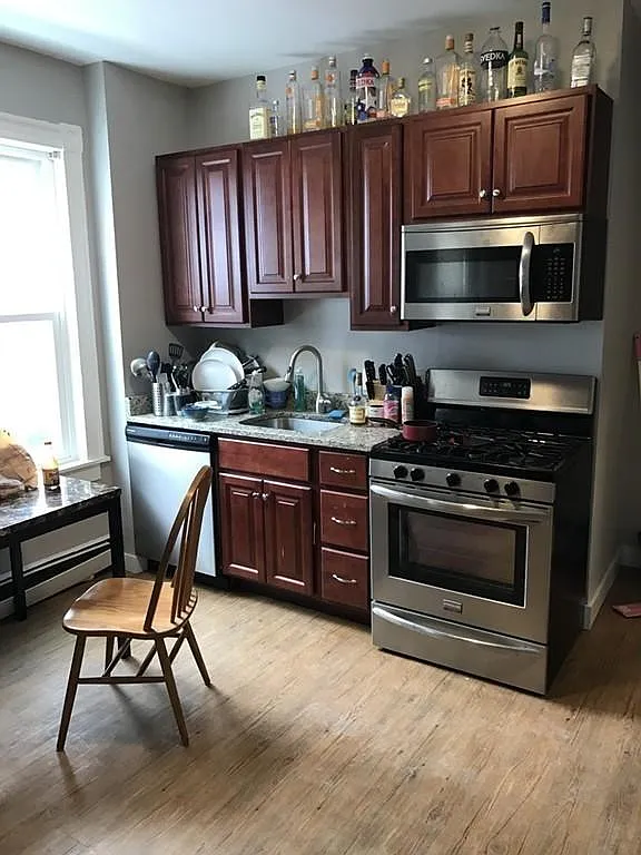 4 bed, 999 sqft, $5,500 — Photo 2