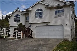 12438 64th Ave S photo 1