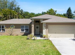 724 Grove Dr, Naples, FL 34120