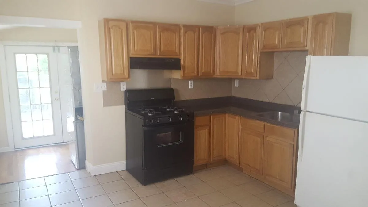 19 Columbia Ave photo 1