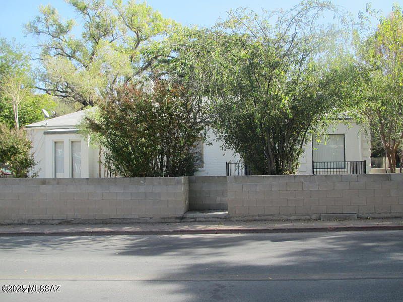 1st image of 1034 N Bankard Ave