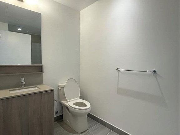 4th image of 950 Portage Pkwy #3807