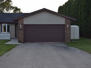 6705 Charlie Grimm Rd, Windsor, WI 53598