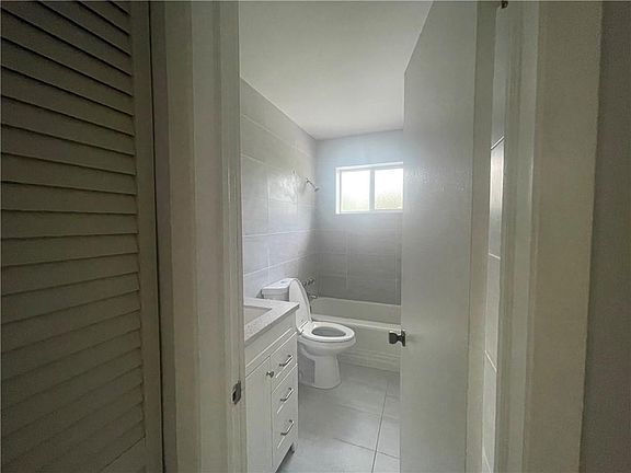 5th image of 3391 SW 21st St #0