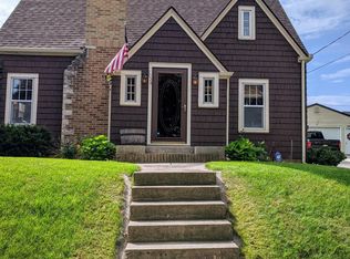 1024 S 20th St, Manitowoc, WI 54220