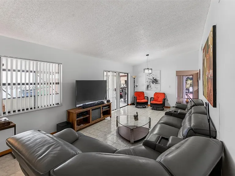 5274 SW 145th Ave — Photo 4