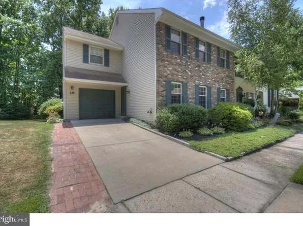 19 Fawnhollow Ct, Medford, NJ 08055