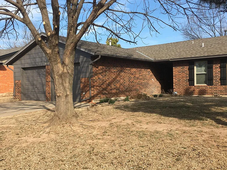 991 Raintree Mansion — Photo 1
