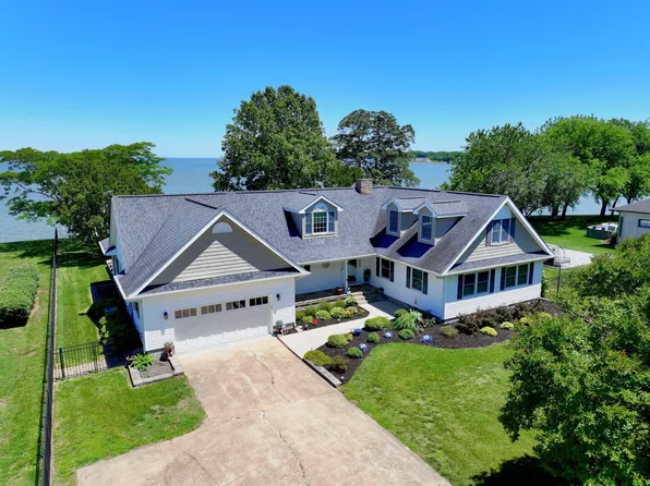 651 Barracks Beach Dr, Colonial Beach, VA 22443