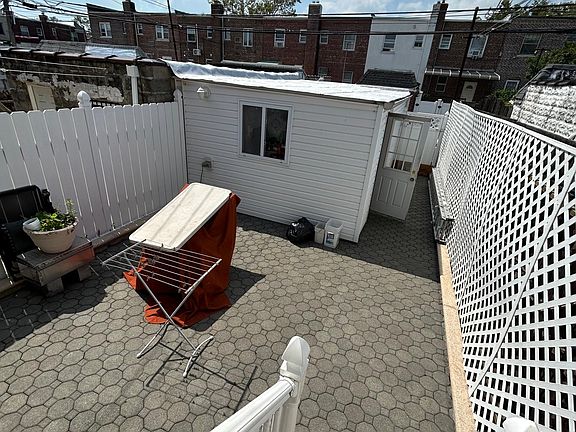 3rd image of 316 Bay 14th St Floor 1