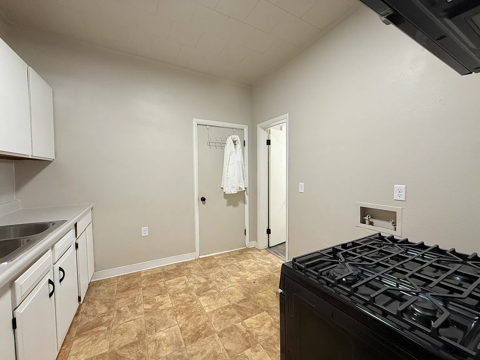 Studio, 500 sqft, $700 — Photo 2
