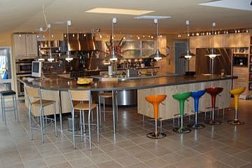 900 ft "entertaining" kitchen