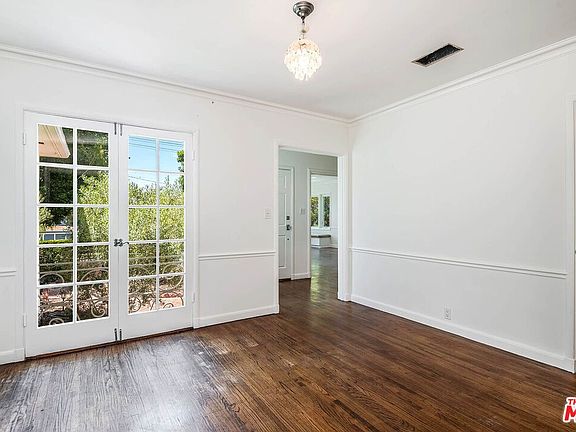 5th image of 3018 Manning Ave