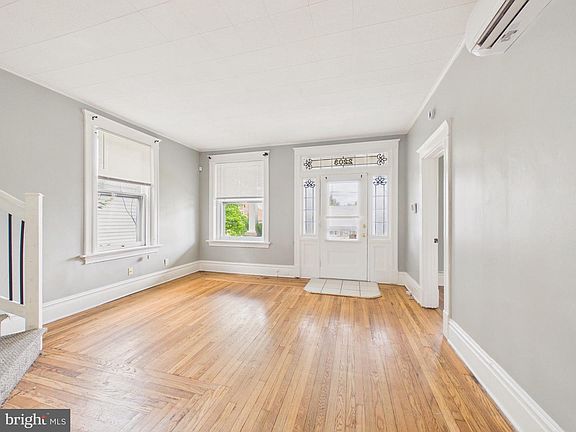 3rd image of 2203 Walnut St