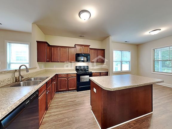 3rd image of 92 Ashby Dr