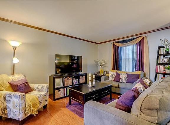 3rd image of 3710 Colonnade Dr