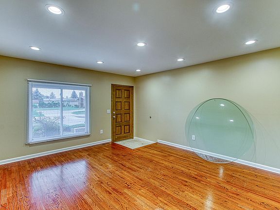5th image of 35843 Candlewood Dr