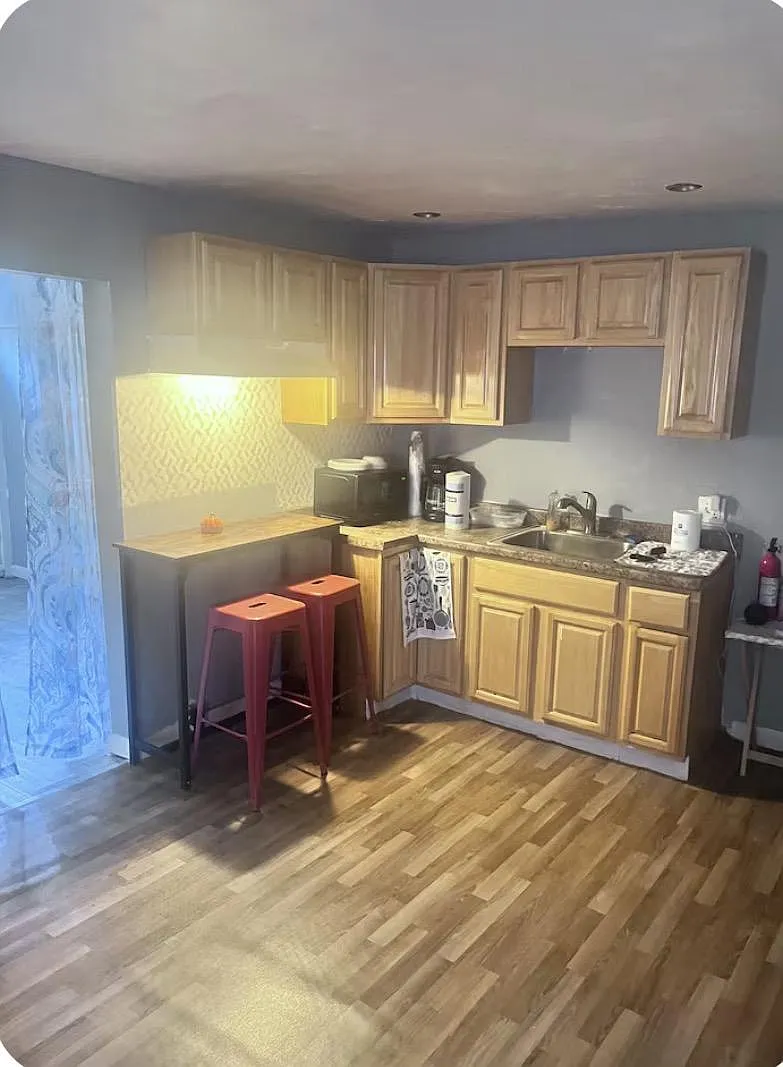 4 bed, 1.0 bath, 1200 sqft, $1,594 — Photo 4