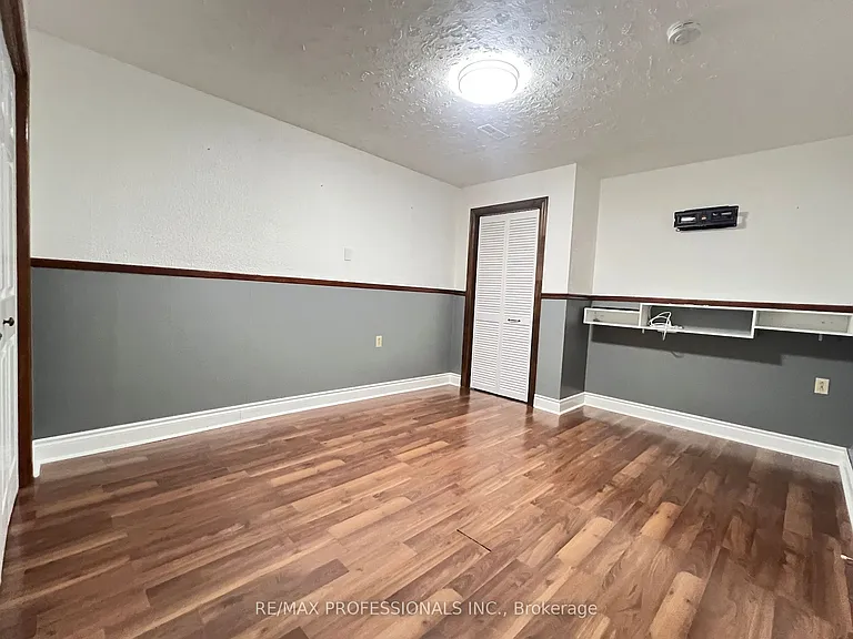 94 Bremen Ln #BASEMENT — Photo 20