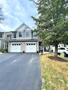 302 Pinebrook Dr, Hyde Park, NY, 12538
