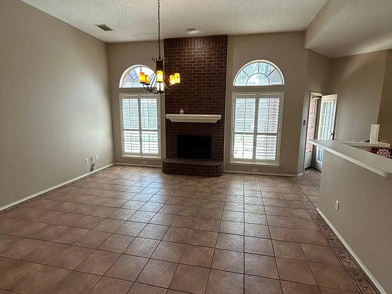 1606 Waterford Dr — Photo 8