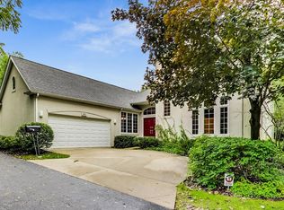 880 Spyglass Ct, Highland Park, IL 60035