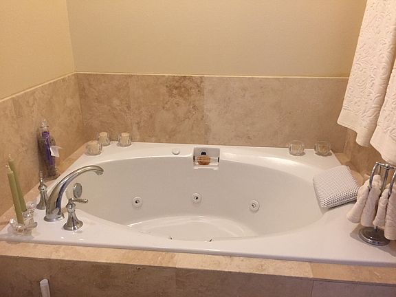 Jacuzzi master bathroom