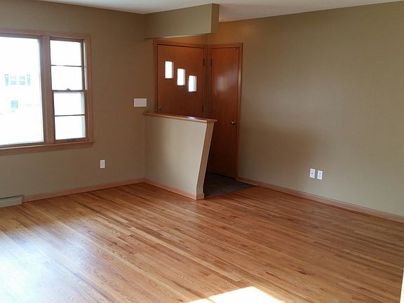 3rd image of 7662 Windsor Dr