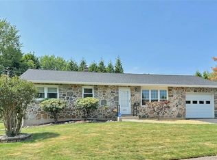 2251 Pinehurst Rd, Bethlehem, PA 18018