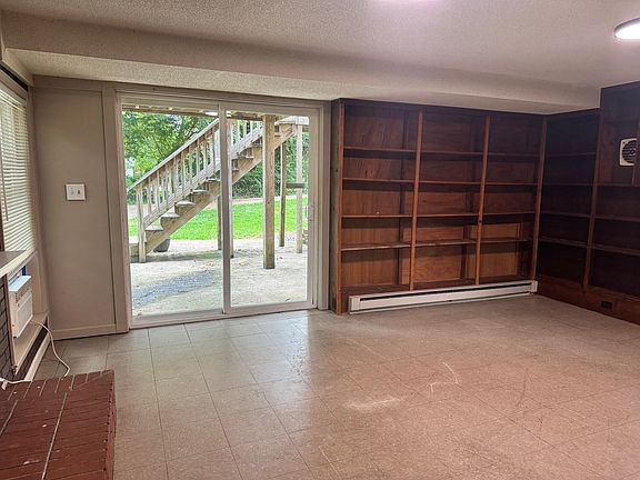2nd image of 744 Crescent Dr APT 4
