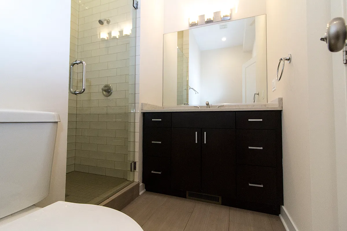 Bathroom - 751-53 Buckingham