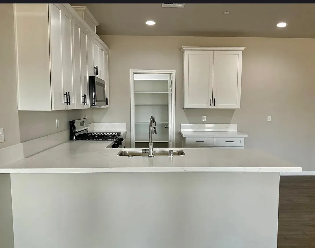 4 bed, 1883 sqft, $2,800 — Photo 4