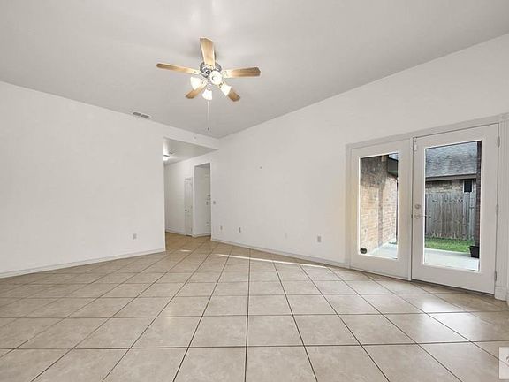 4th image of 2540 Windsor Pl