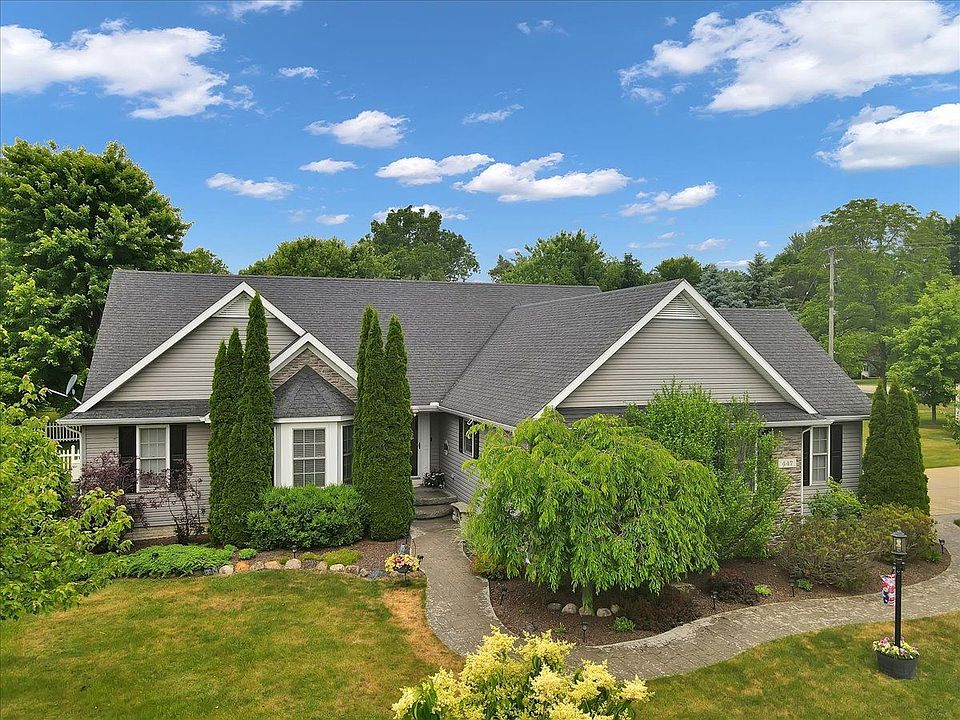 1st image of 447 Wildflower Ln