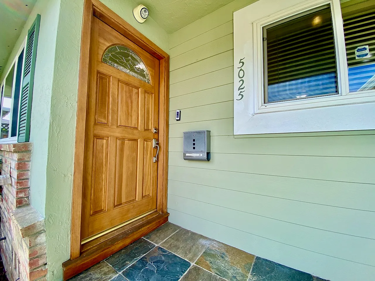 3 bed, 1280 sqft, $4,860 — Photo 2