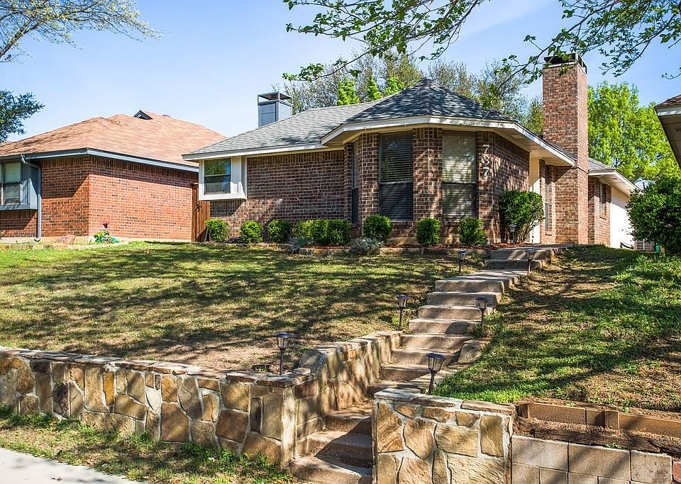 1st image of 737 Red Oak Dr