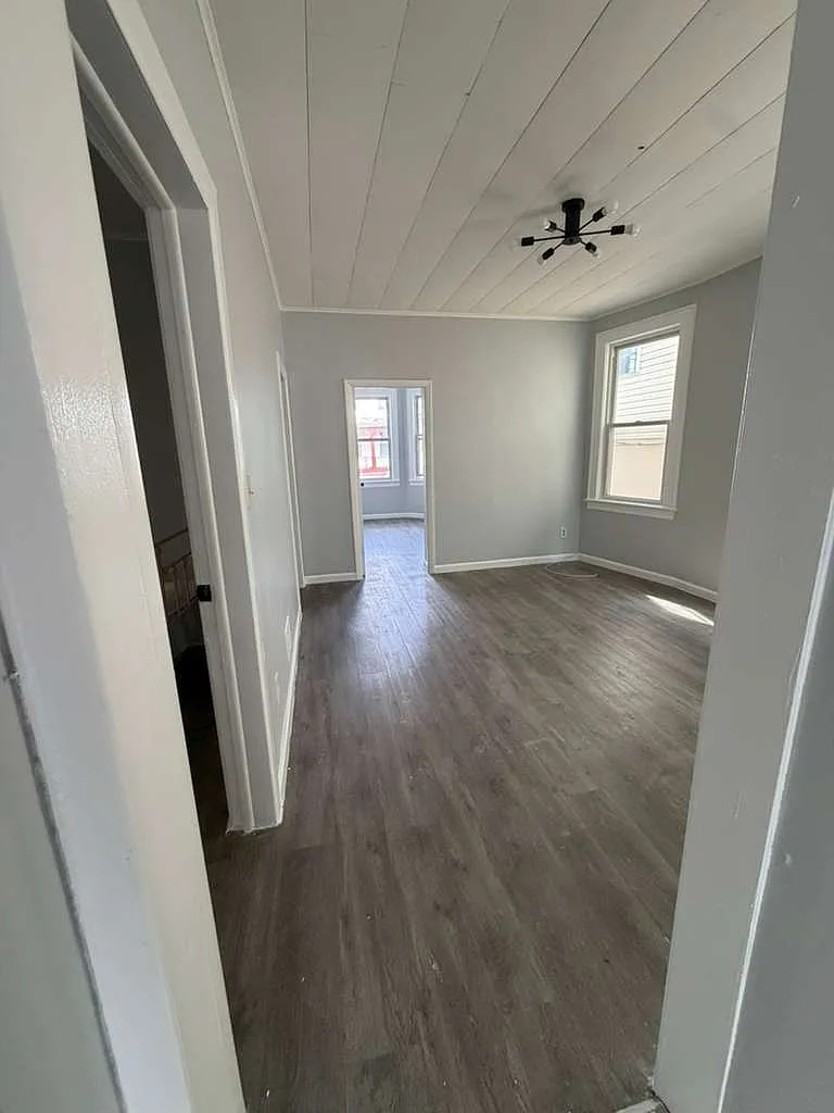 5 bed, $3,000 — Photo 2