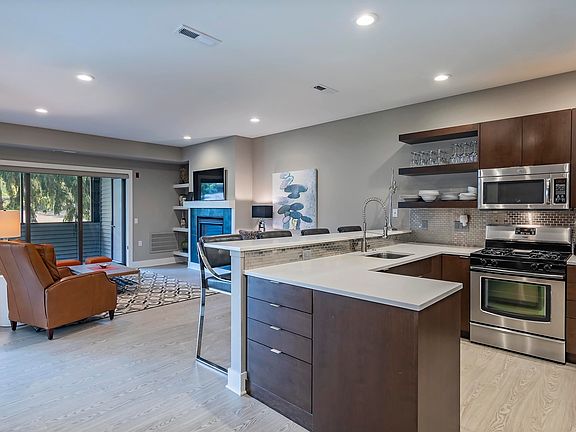 3rd image of 3010 Yarmouth Greenway Dr APT 105