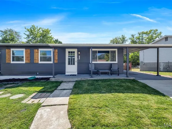 12028 Glengrove Dr, Maryland Heights, MO 63043