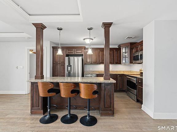 4th image of 461 Bank Street #302
