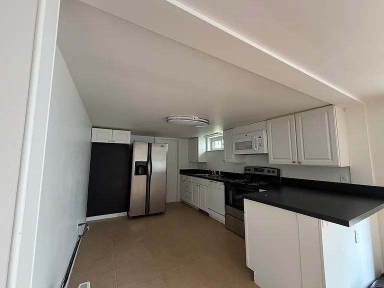 1517 Quincy Ave — Photo 5